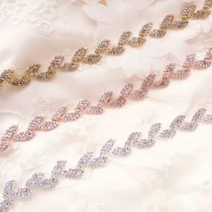 Rhinestones Los Ntawm Cov Yard